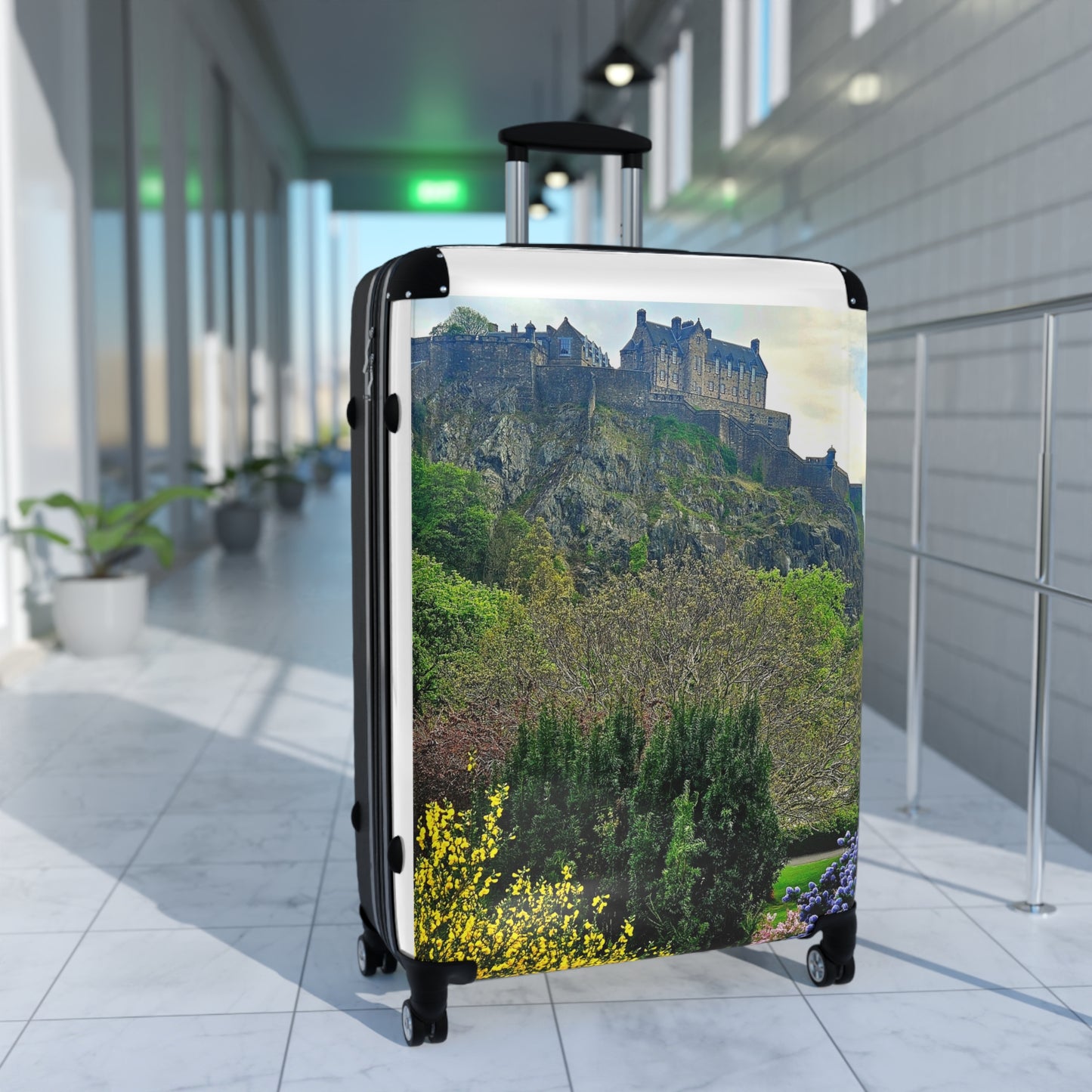 Recognized in Seconds!  The Famous Edinburgh Castle Scenic Scottland Suitcase